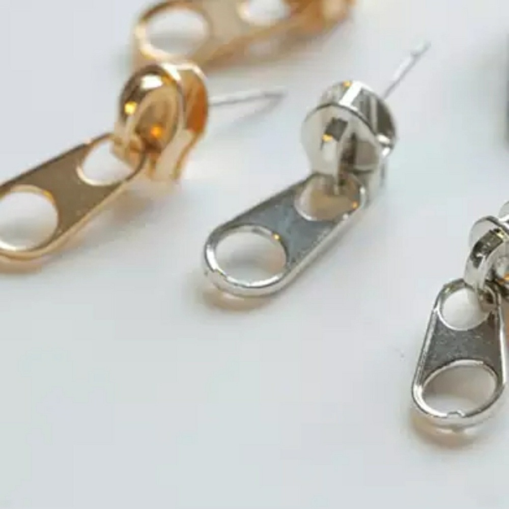 🦋NEW! Fun Gold or Silver Zipper Earrings - Picture 3 of 3